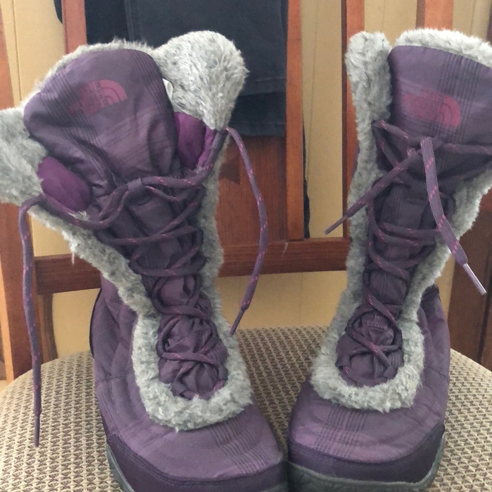 North Face lace up women’s fun winter boot.